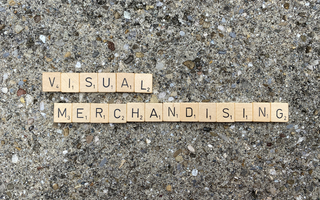 Visual Merchandising – Accessoires Textil (Aufbauhilfe)